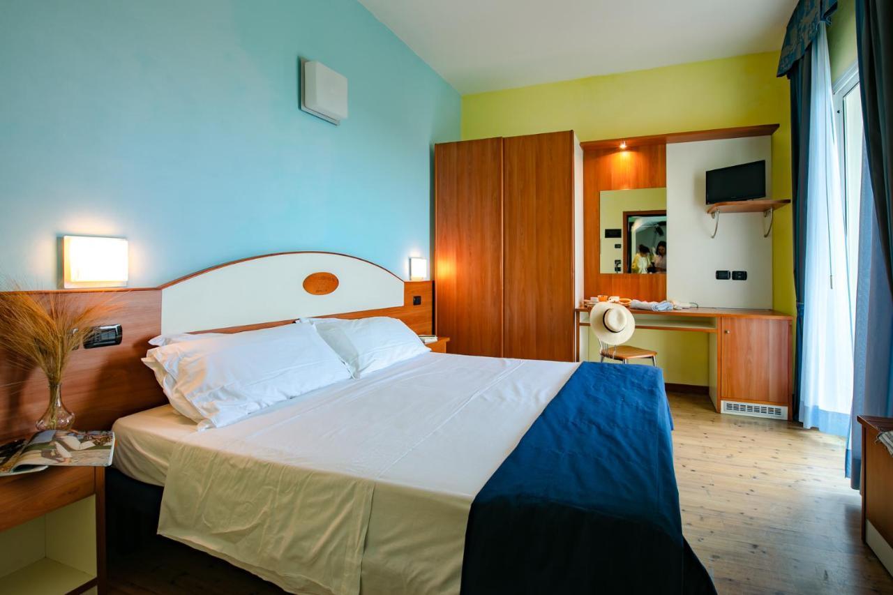 New Bristol Sport Hotel Чезенатіко Екстер'єр фото