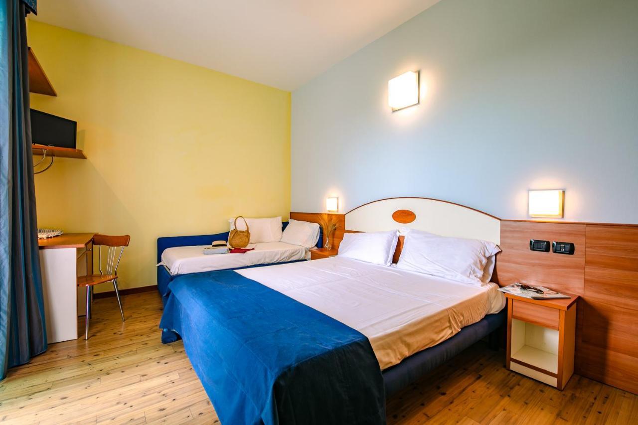 New Bristol Sport Hotel Чезенатіко Екстер'єр фото