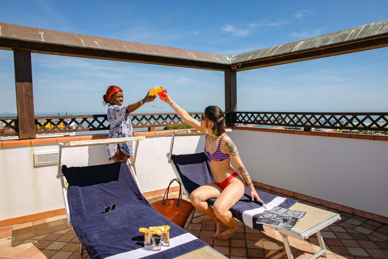 New Bristol Sport Hotel Чезенатіко Екстер'єр фото