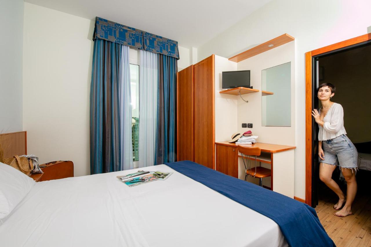 New Bristol Sport Hotel Чезенатіко Екстер'єр фото