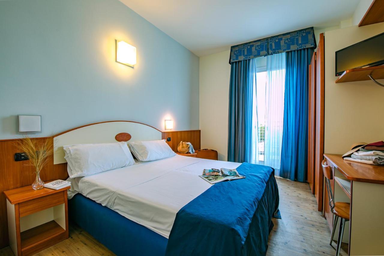 New Bristol Sport Hotel Чезенатіко Екстер'єр фото